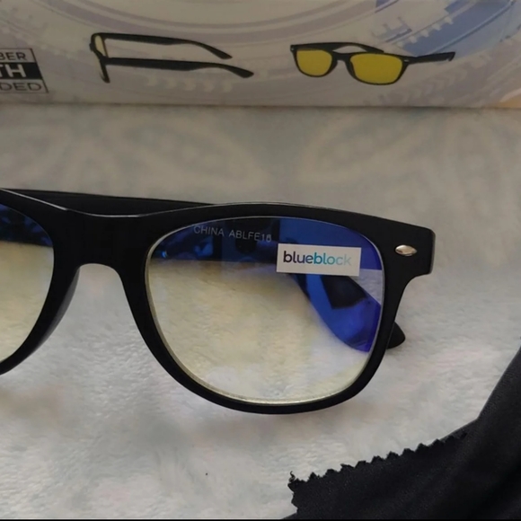 NEW Blue Light Filtering Eyeglasses Cleaning Cloth - Picture 5 of 6